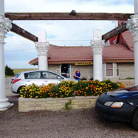 Free Breakfast Inn Oakley Exterior photo