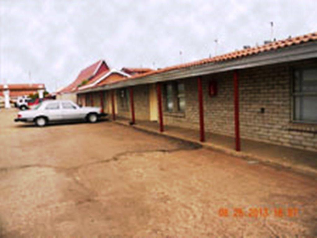Free Breakfast Inn Oakley Exterior photo