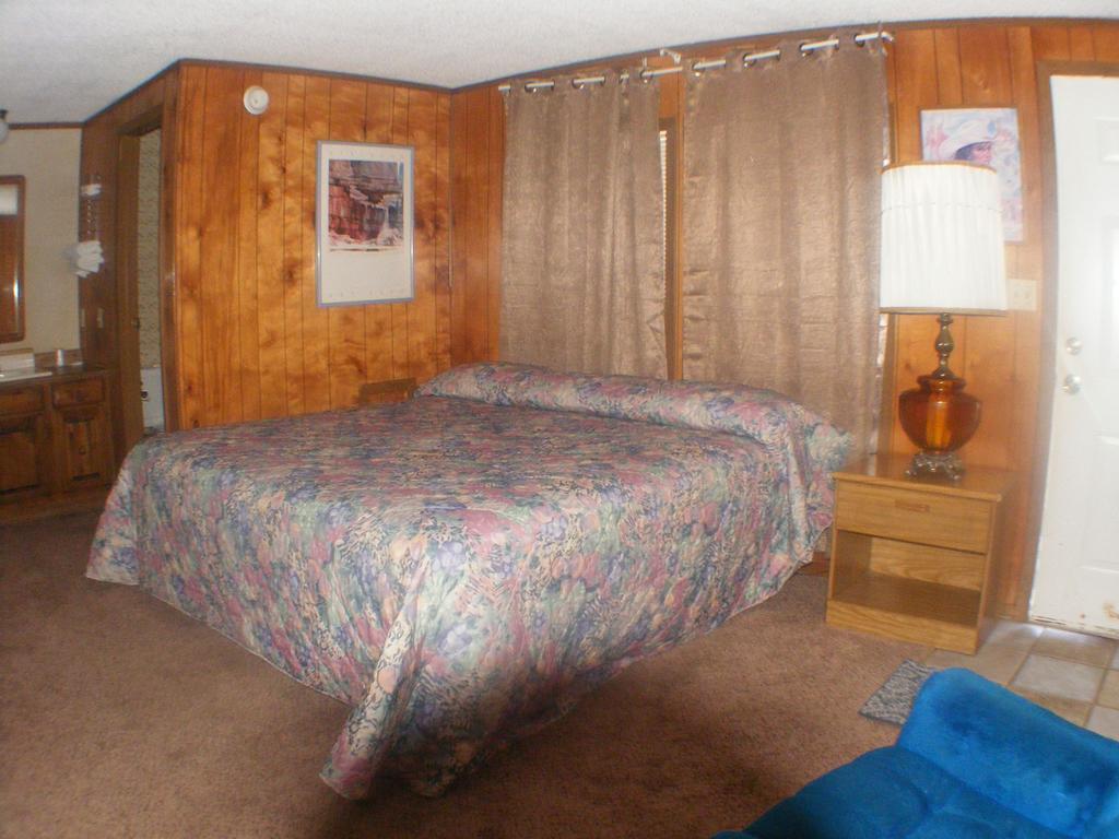 Free Breakfast Inn Oakley Room photo