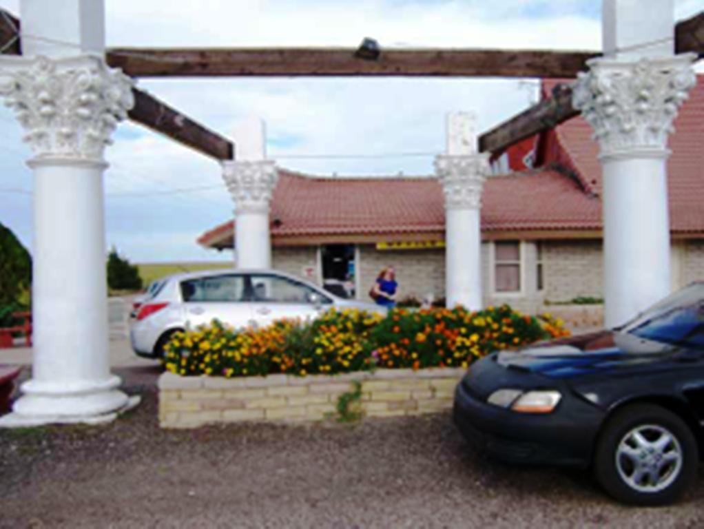 Free Breakfast Inn Oakley Exterior photo